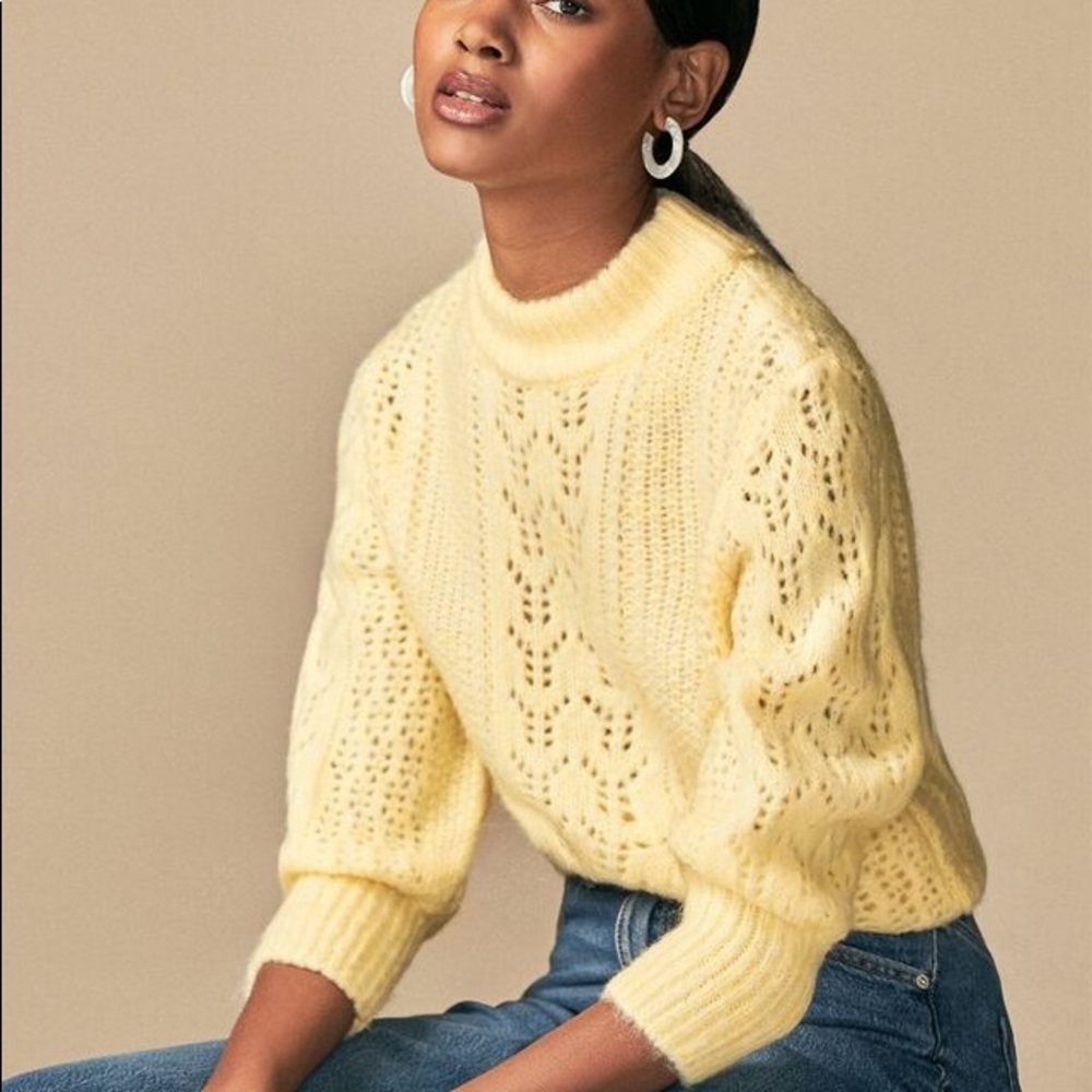 DYNAMITE PASTEL YELLOW SWEATER SOFT